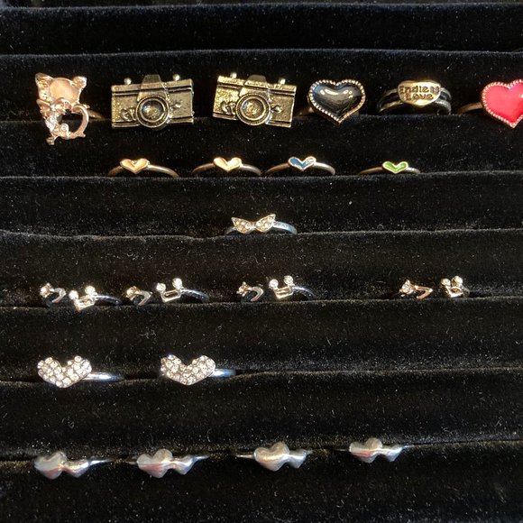 Lot of 20 Novelty Rings, Perfect for Kids Gifts, Party Favors, Classroom Prizes - Picture 1 of 4